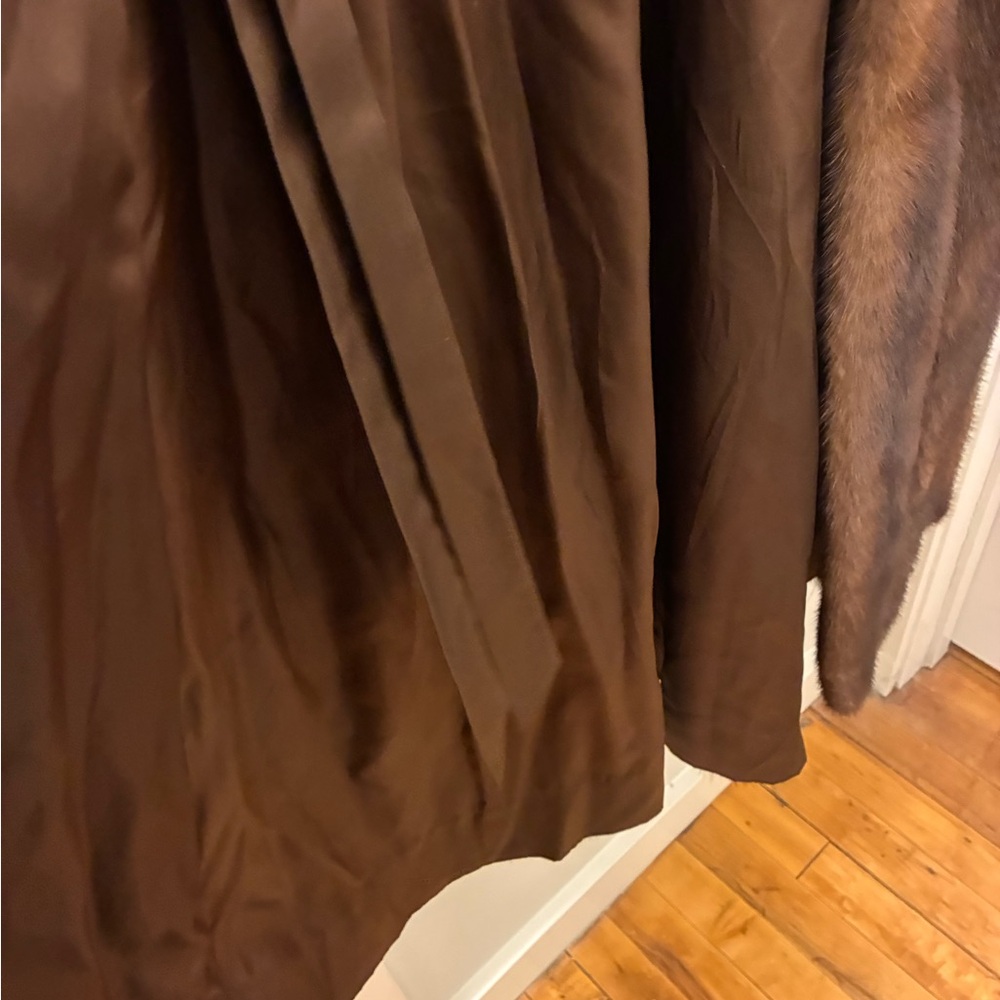 Luxurious Brown Fur Coat - Picture 8 of 11